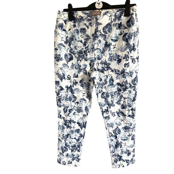 Chico’s Pants - Chico’s White Ankle Jeans Blue Flowers Lightweight Pockets Size 10